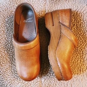 Dansko Professional Clogs (37) in Honey Leather